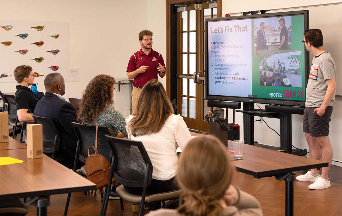 students in a pitch competition